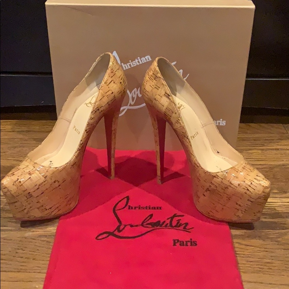 💲SOLD💲Christian louboutins Daffodil pumps size